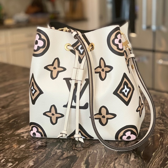 Louis Vuitton Handbags - Louis Vuitton NeoNoe Wild at Heart